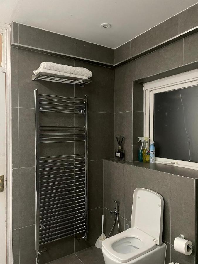 Balham, South London Spacious Guest House 1, 6 Rooms Available 외부 사진