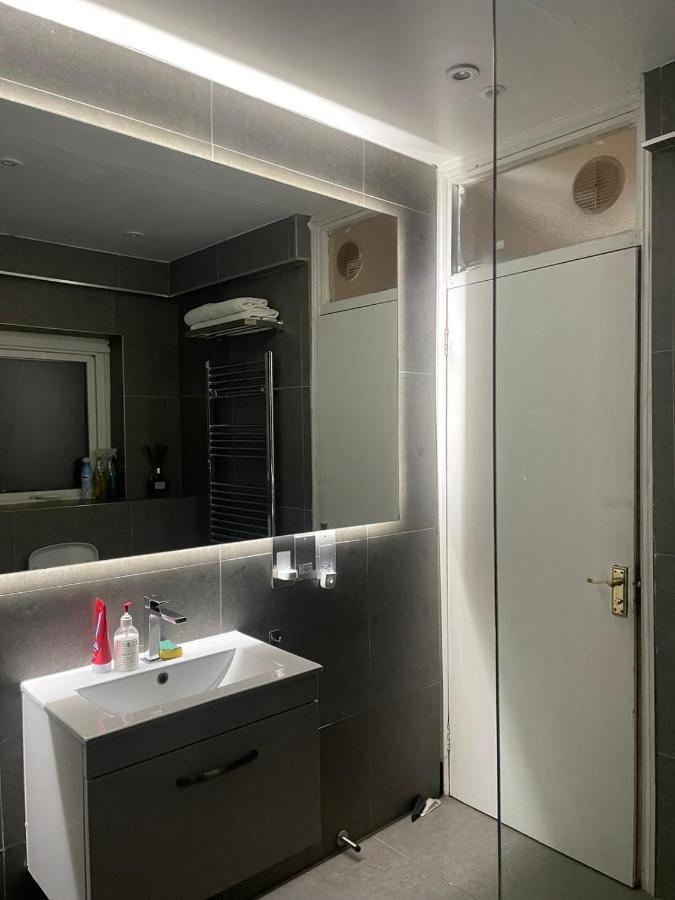 Balham, South London Spacious Guest House 1, 6 Rooms Available 외부 사진