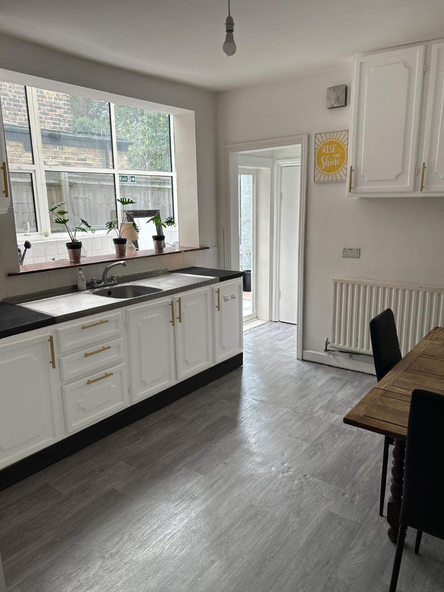 Balham, South London Spacious Guest House 1, 6 Rooms Available 외부 사진